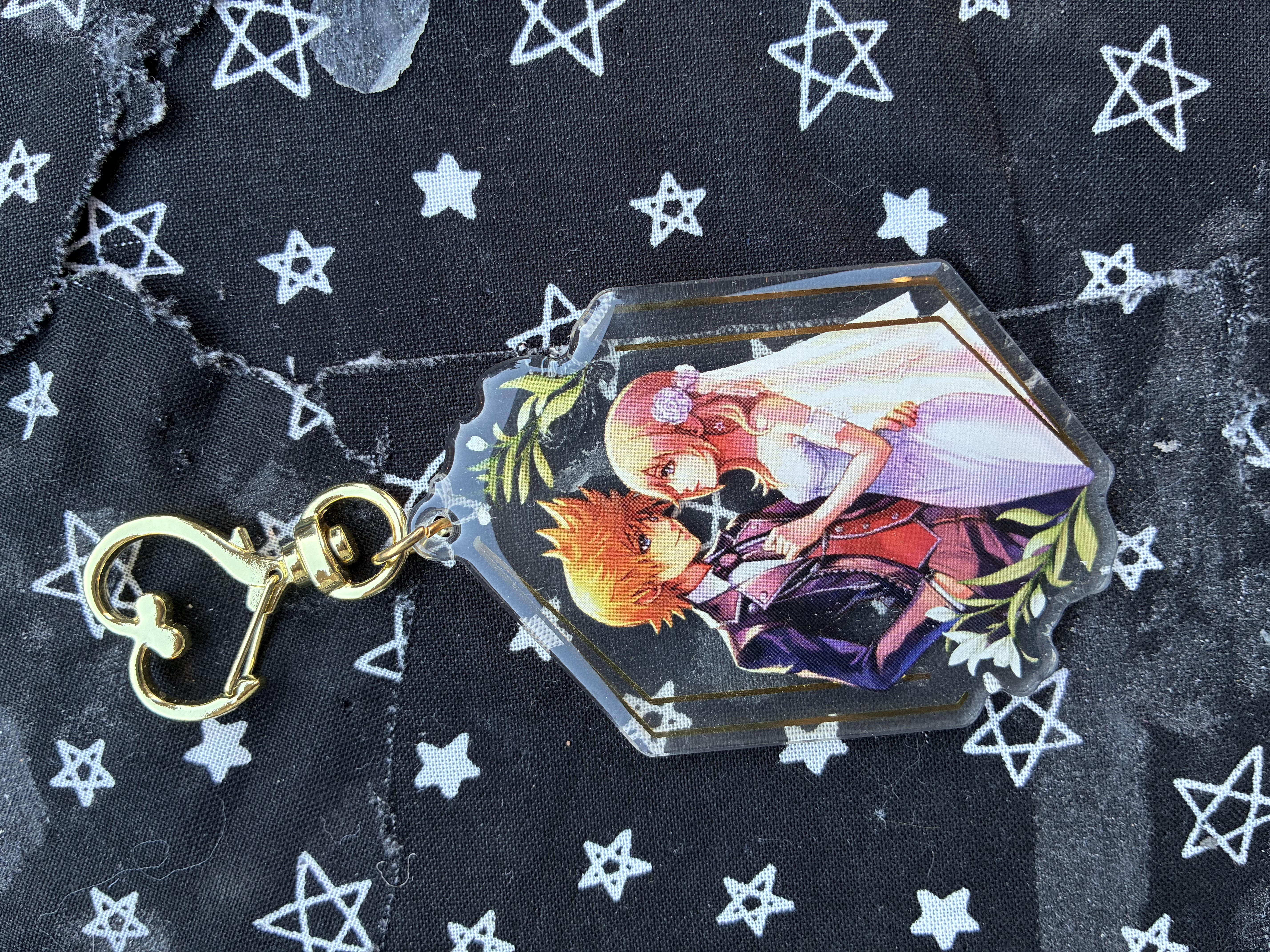 Acrylic keychain of Kingdom hearts Namine and Roxas in formal wedding attire.